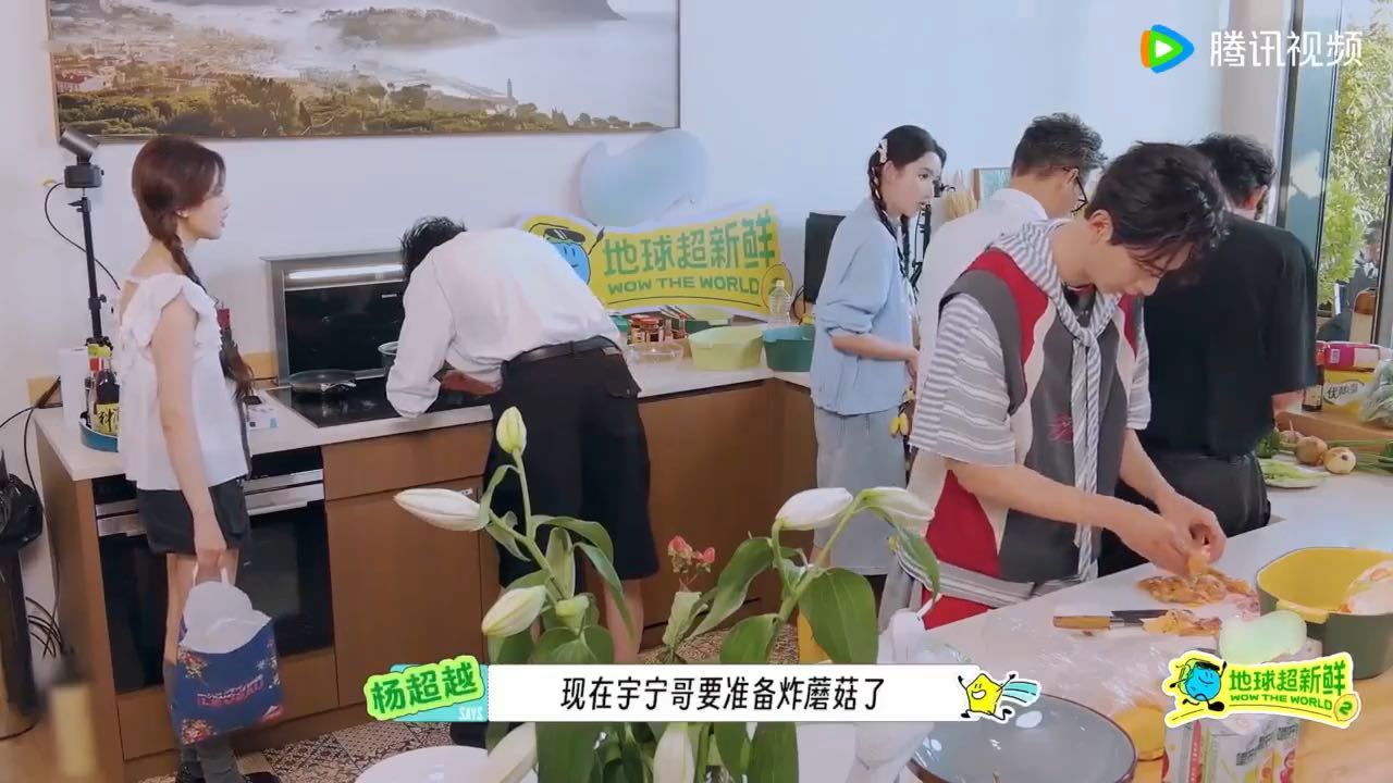 杨超越找到刘宇宁的使用办法杨超越把刘宇宁夸翘嘴了 杨超越算是把刘宇宁研究透了，夸
