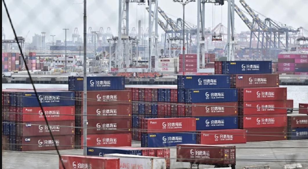 美国这一次真的是输惨了，中国的稀土管制还没有完全松口，美国就暂停了所有反制措施