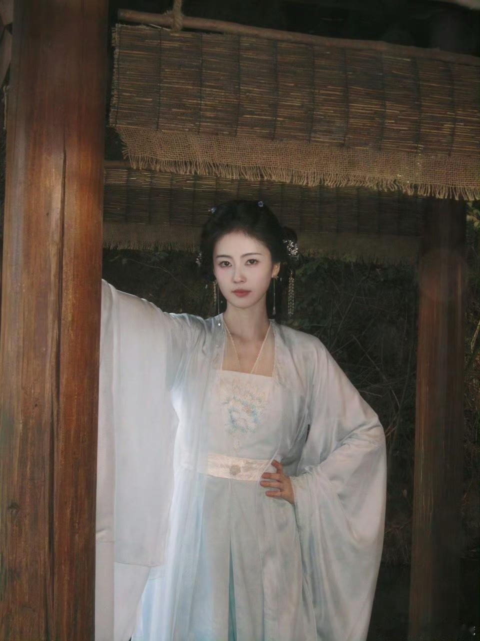 白鹿 平等爱我遇到的每个角色 演员是这样的，坐等12:00白月梵星开播，看看白月