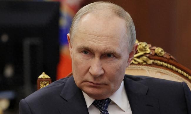 最近战斗民族的生育政策直接炸翻全网，总统普京开大会时放话，以后俄罗斯家庭生三个及