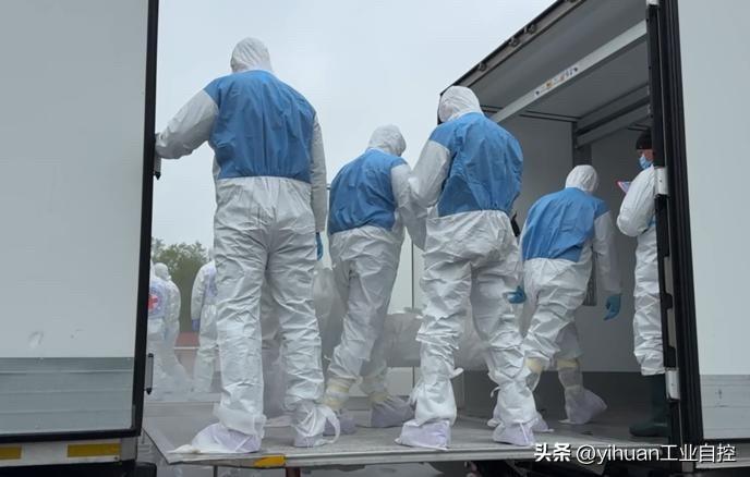 据白通社10月22日报道，俄乌双方今天在白俄罗斯边境地区再次交换阵亡军人遗体。移