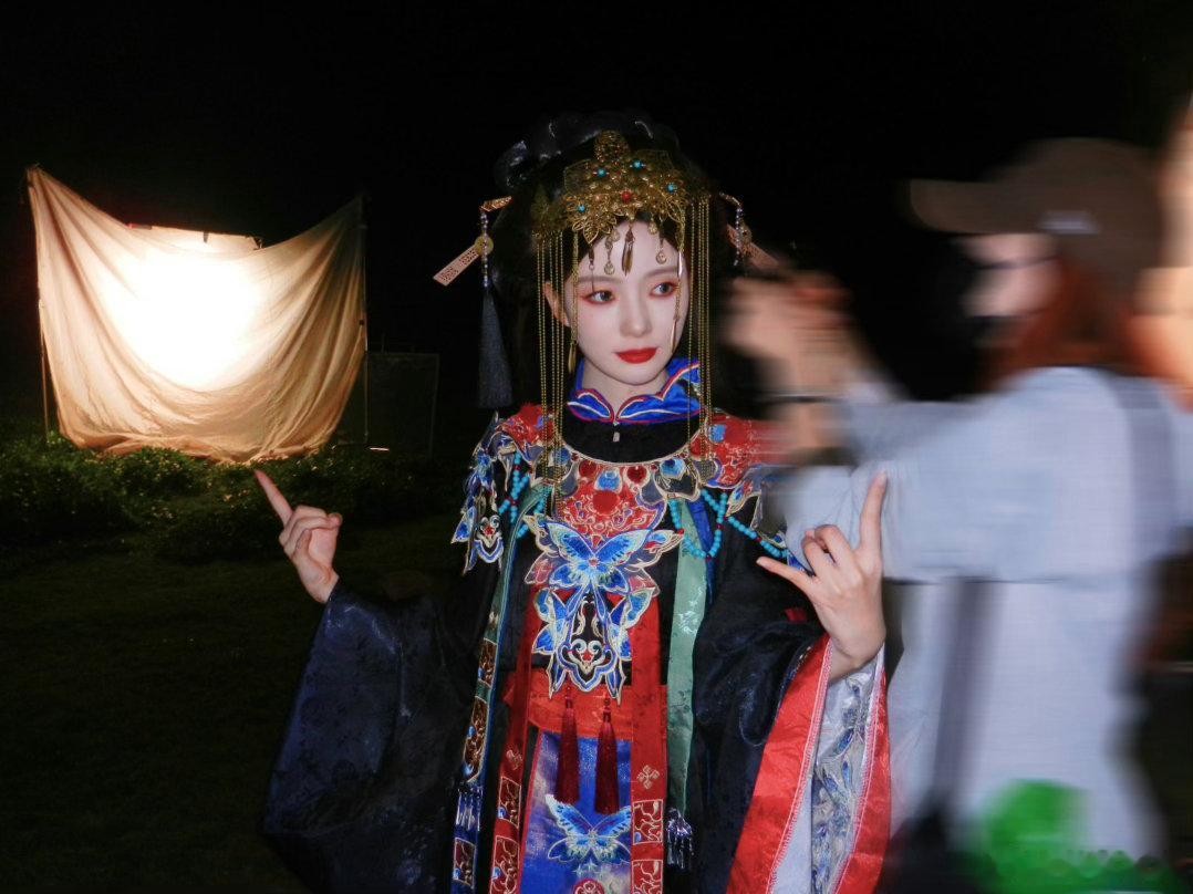 被陈卓璇种草非遗傩戏面具🪵陈卓璇返乡跟着匠人手工雕刻傩面，亲身感受非遗工艺，用