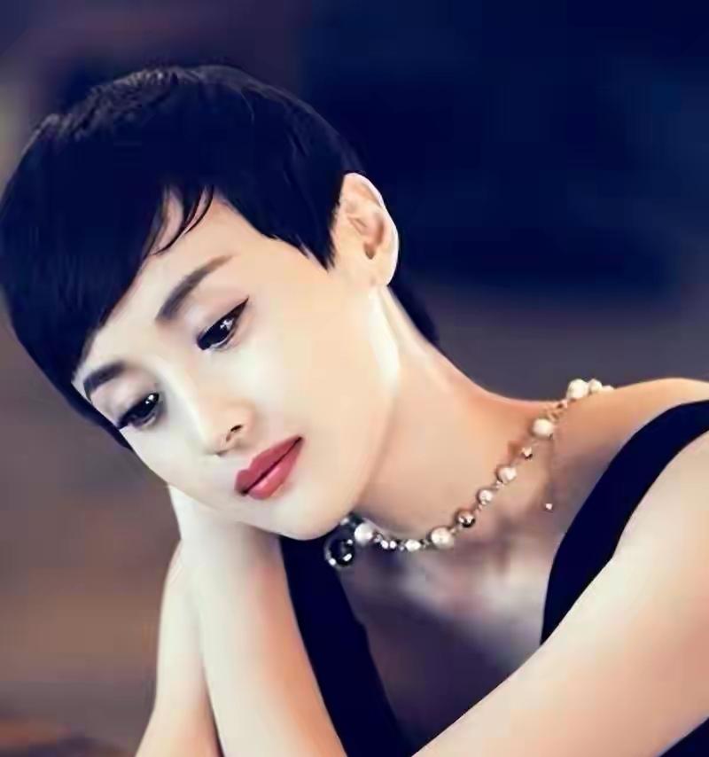 45岁的傅淼出道27年，是圈内低调又有实力的好演员。她演过《神雕侠侣》公孙绿萼等