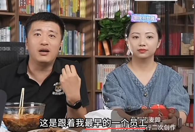 最近，网上有人专门去扒了张雪峰的助理万霞，结果发现她其实是最早一批陪着张雪峰打拼