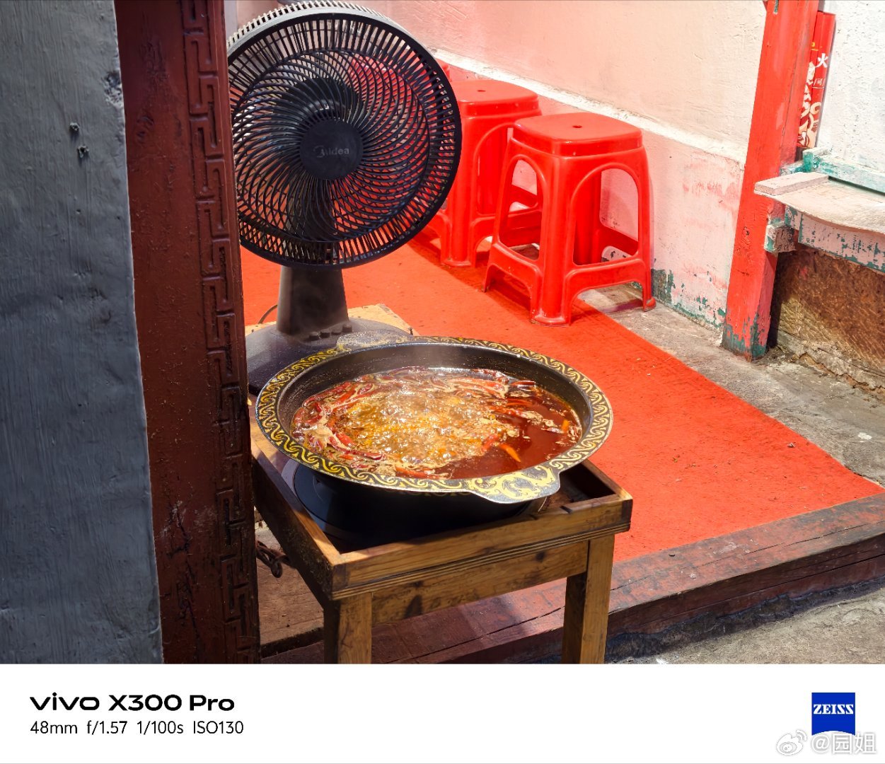 这个是我在丽江见过最会做生意的老板，别说这哥火锅底料真的好香啊