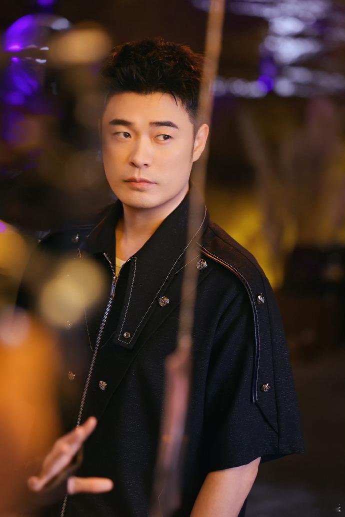 陈赫驰援广西灾区陈赫驰援广西暴雨引发洪涝打乱广西百姓生活，陈赫主动伸出援手，送去
