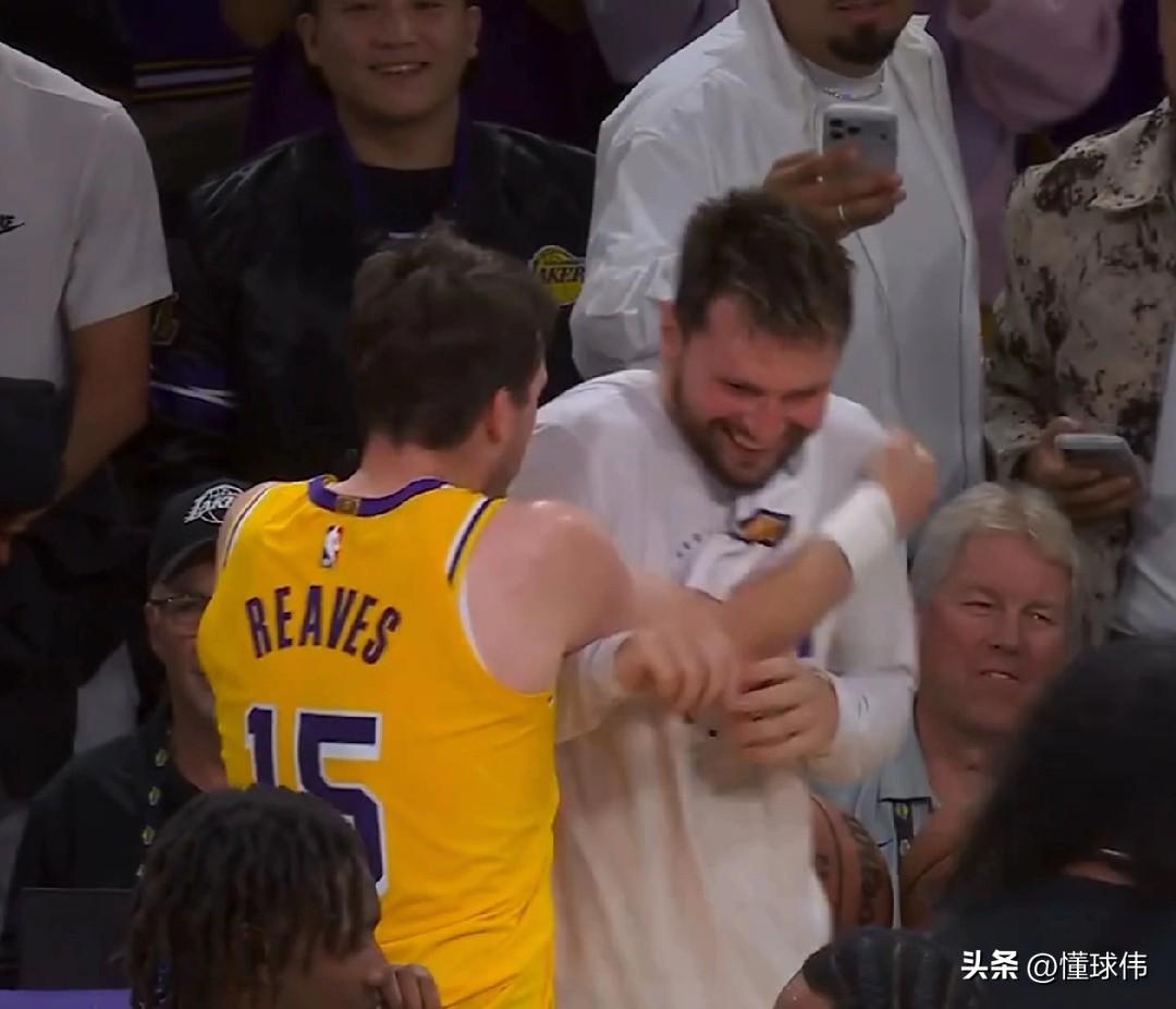 东子能拿81分吗？里夫斯谈东契奇：

“卢卡今天拿到51分。”

“他怪我拿了3