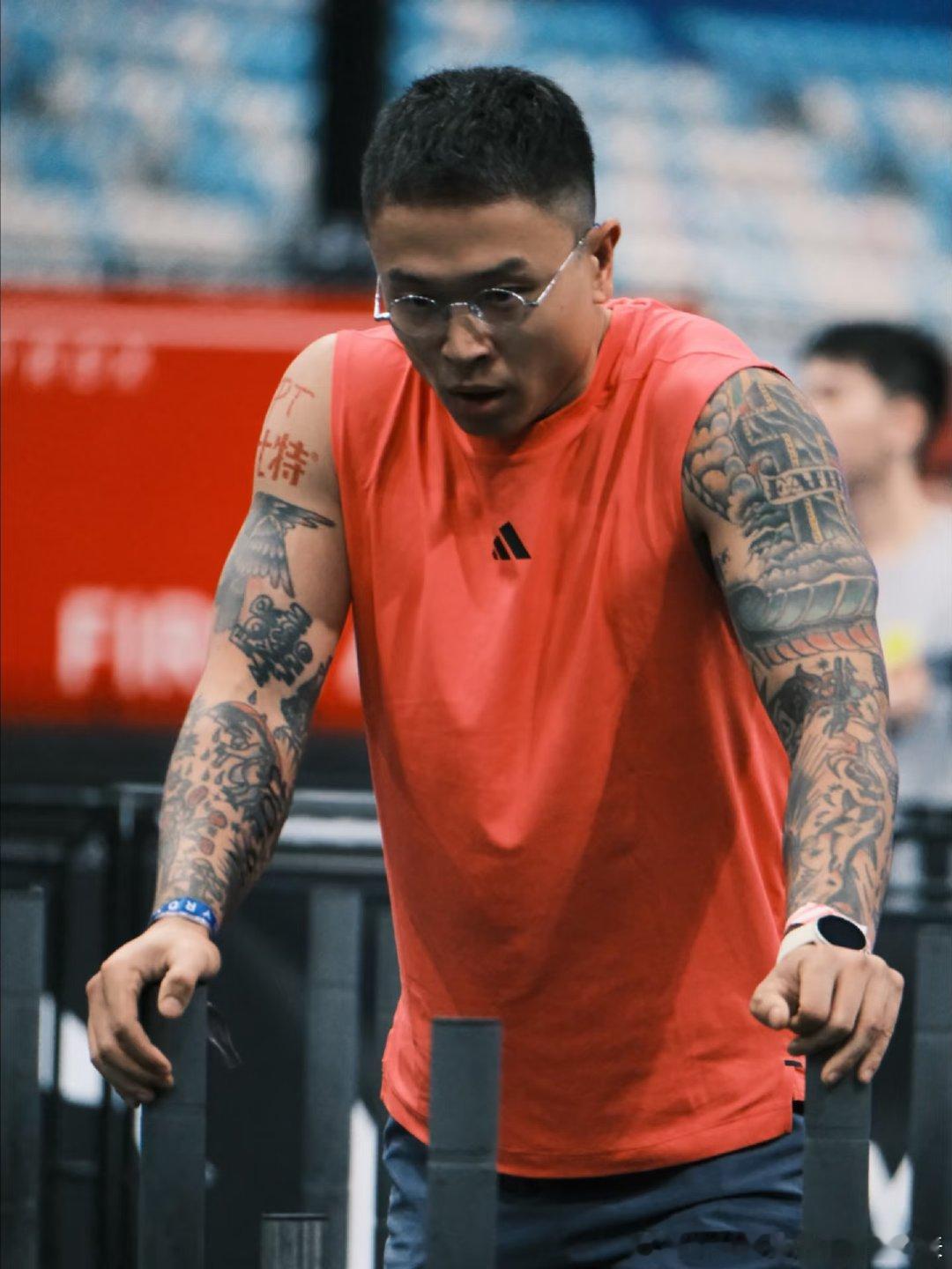 队友们都太厉害，带伤战斗仍然PB，比半年前快了两分钟。几经波折，第一次给出的成绩