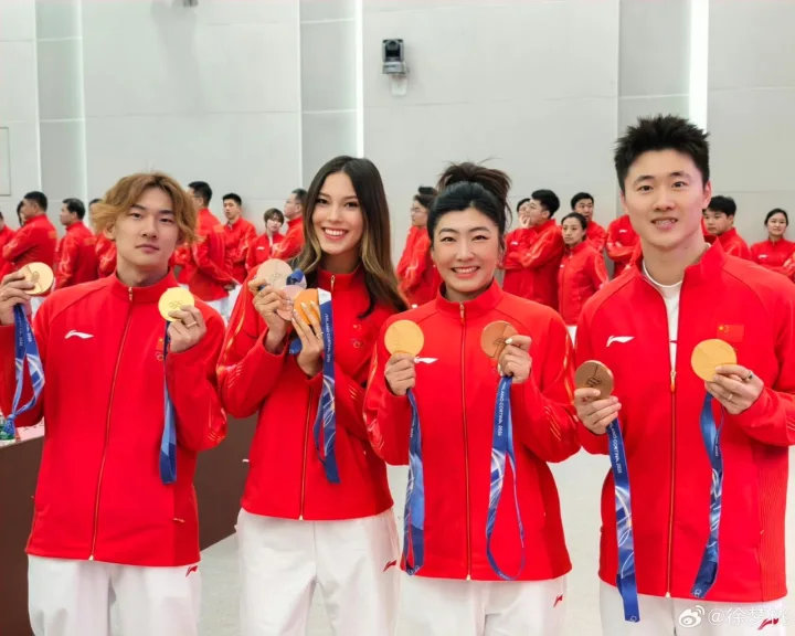 徐梦桃苏翊鸣谷爱凌王心迪合照徐梦桃晒和苏翊鸣谷爱凌王心迪合照徐梦桃晒和苏翊鸣谷爱