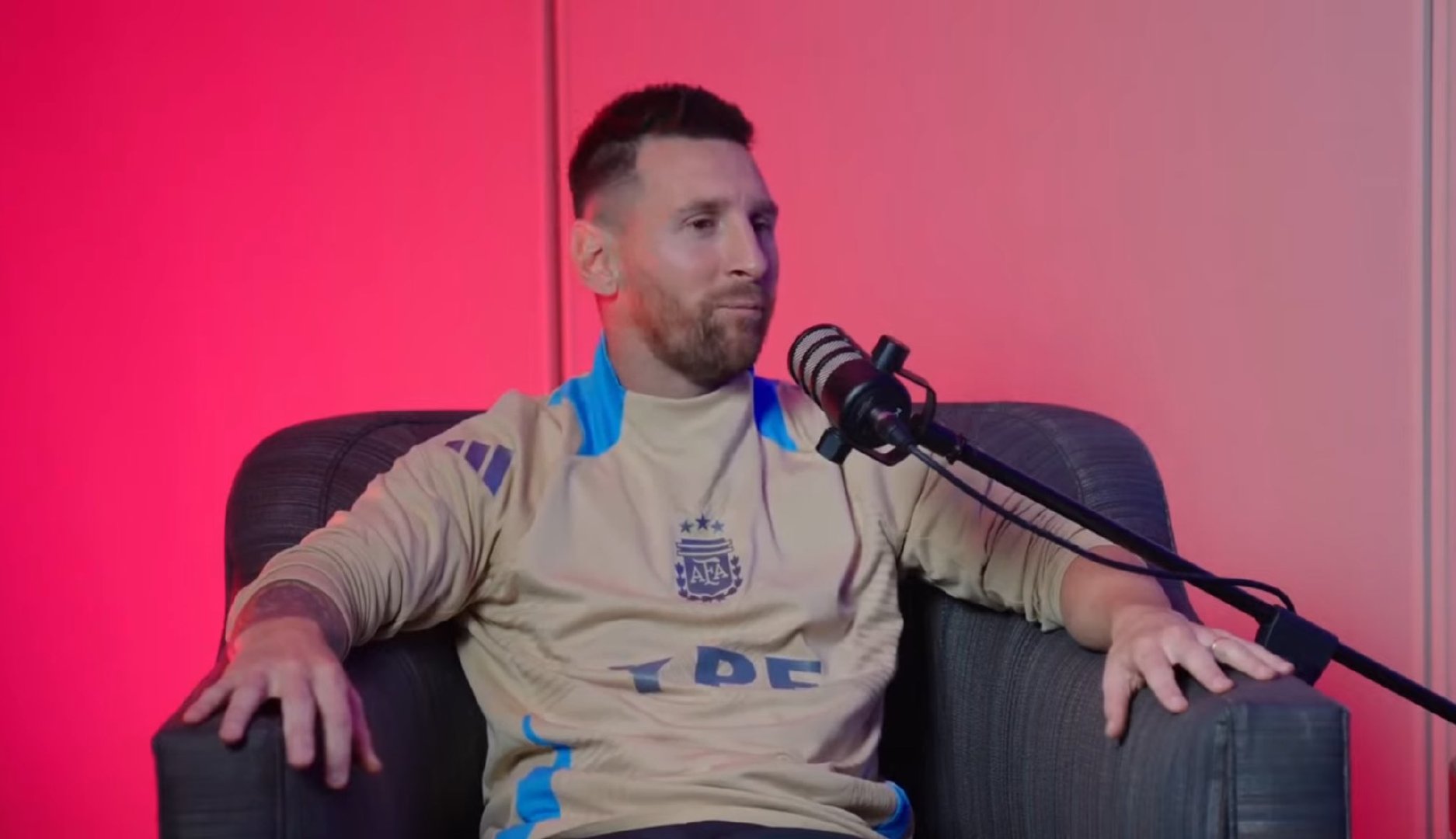 梅西🎙️:“相比之前在巴萨的感觉，我不是这么享受比赛了。坦白地说,是的。当时，