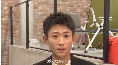 张一山谈首搭赵丽颖张一山在接受采访的时候谈到首次搭档赵丽颖。他说和赵丽颖合作很开
