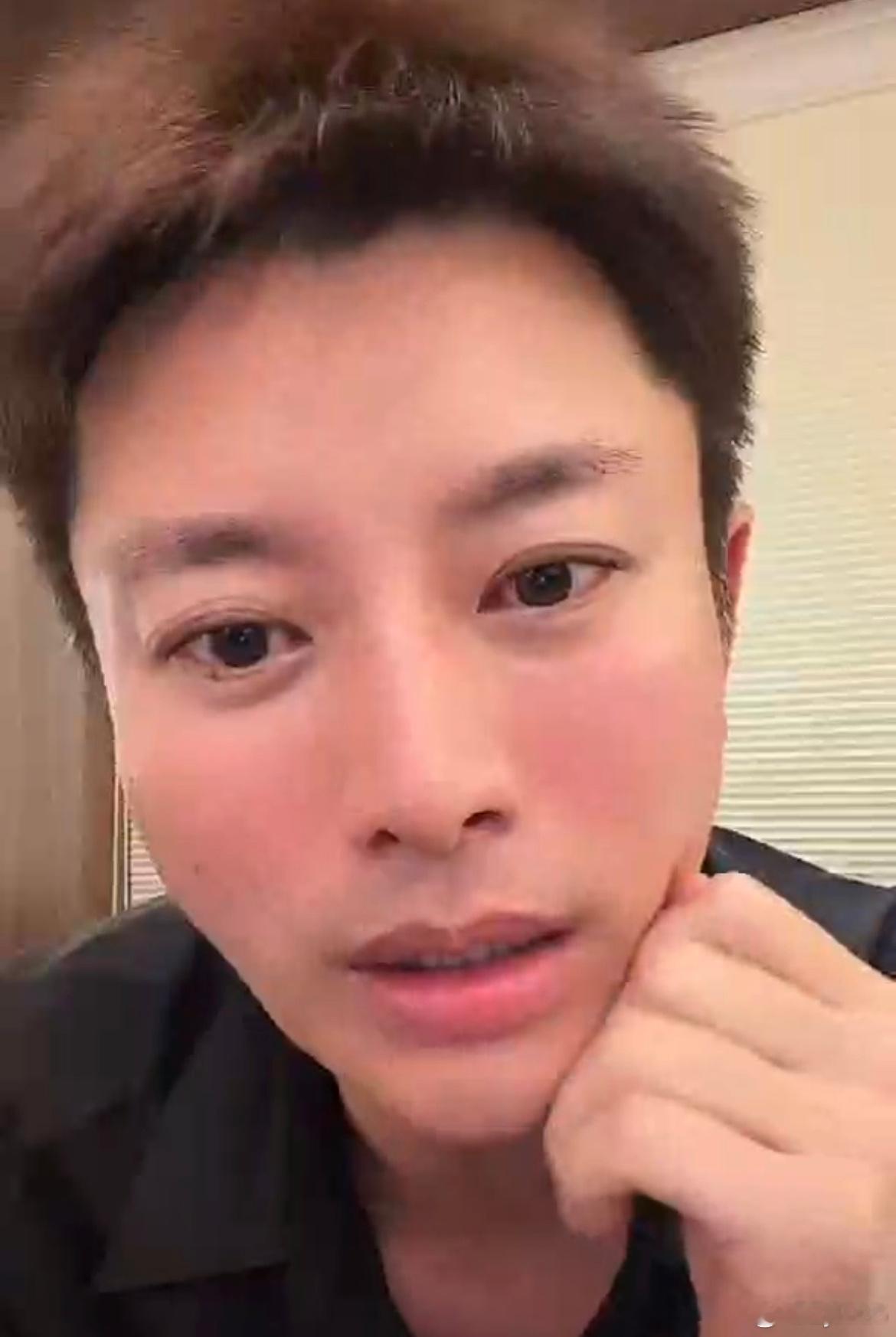 贾乃亮说长辈演不了偶像够不着 贾乃亮直播发言引发全网共鸣，不止演员，各行各业中年
