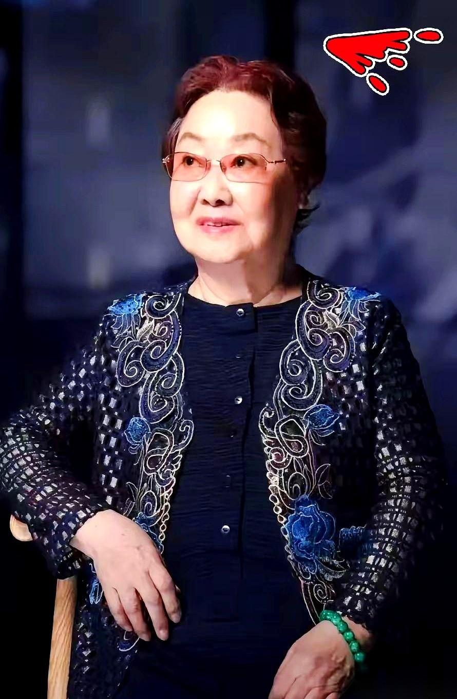 “人民艺术家”郭兰英走了，97岁。讣告发出，网上翻起来的，却不是《我的祖国》，而