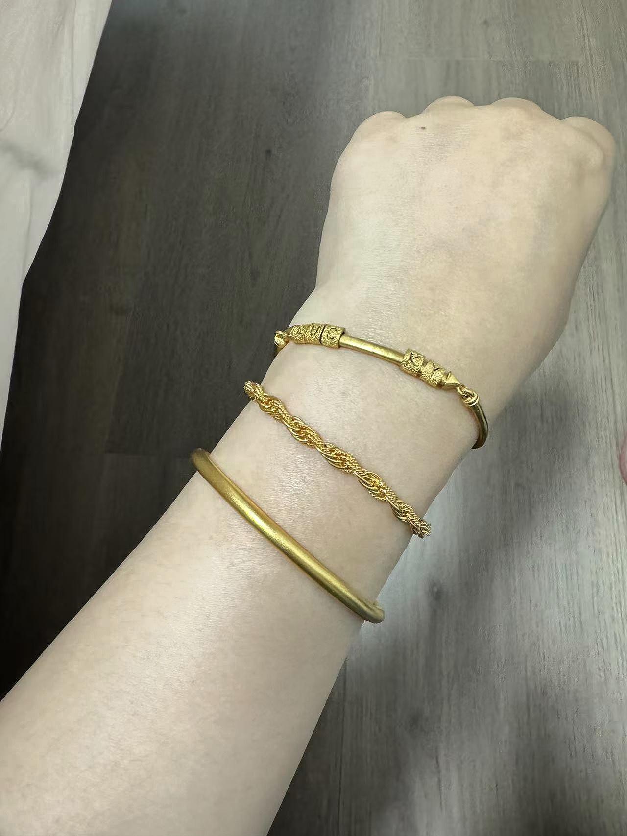 通过我这两天的关注，近期黄金市场的情况大致能分成3类相关人群的反应！
 
第一、