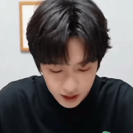 这个萌样儿因为妹妹看到“晒黑指数”😋 ​​​