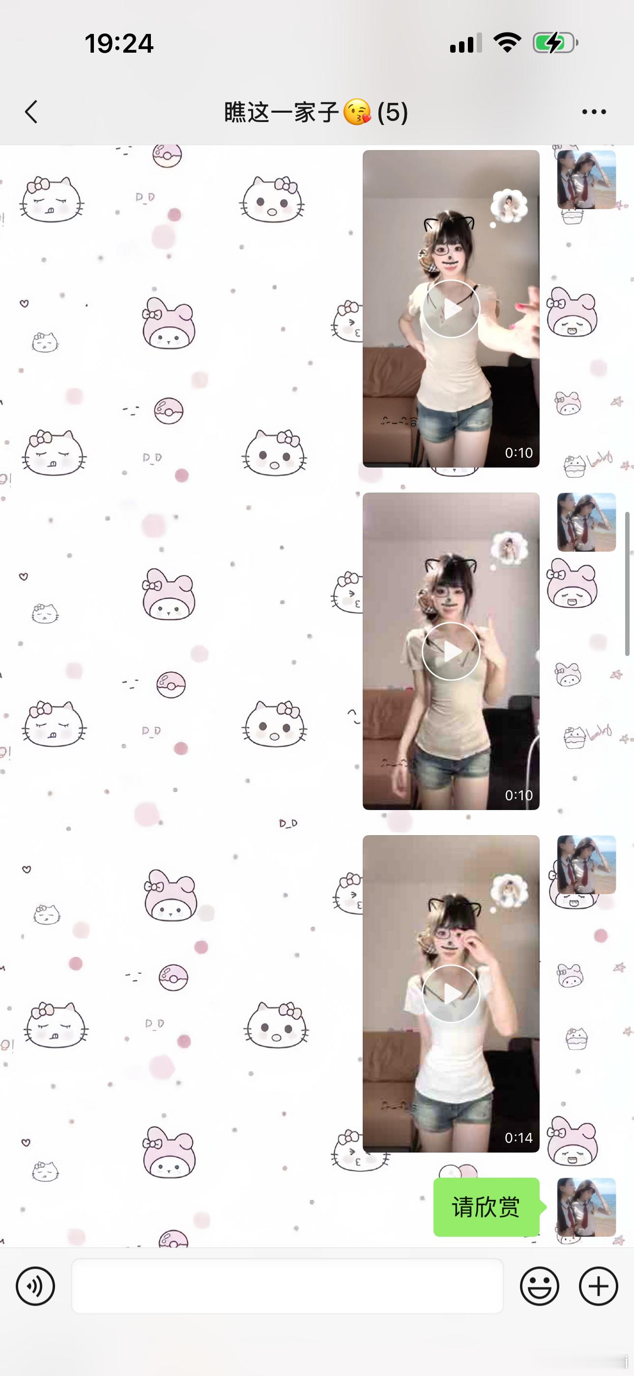 我每次拍完视频就这样骚扰我爸妈……我朋友都很震惊问我：你爸妈真的好开明……实际上