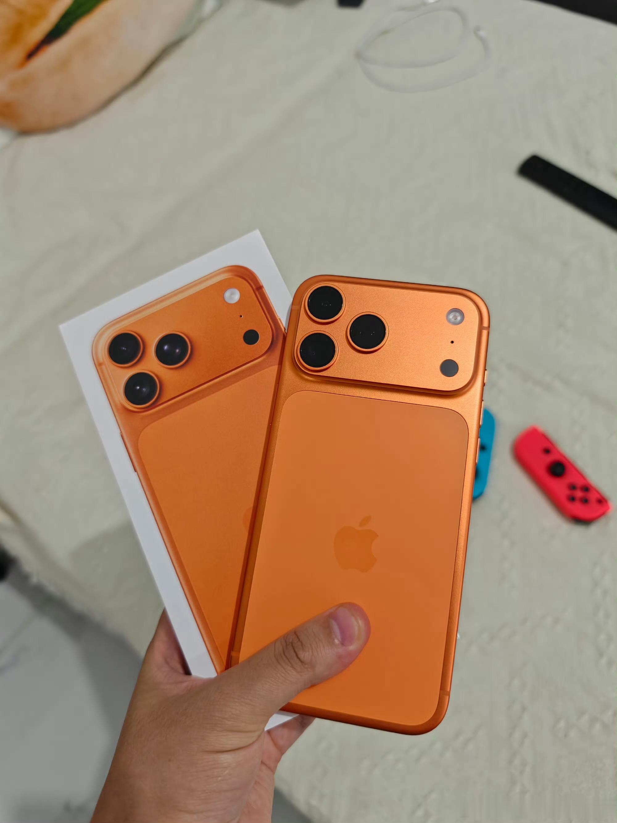 苹果彻查iPhone17Pro褪色看了下我的iPhone 17ProMax橙色目