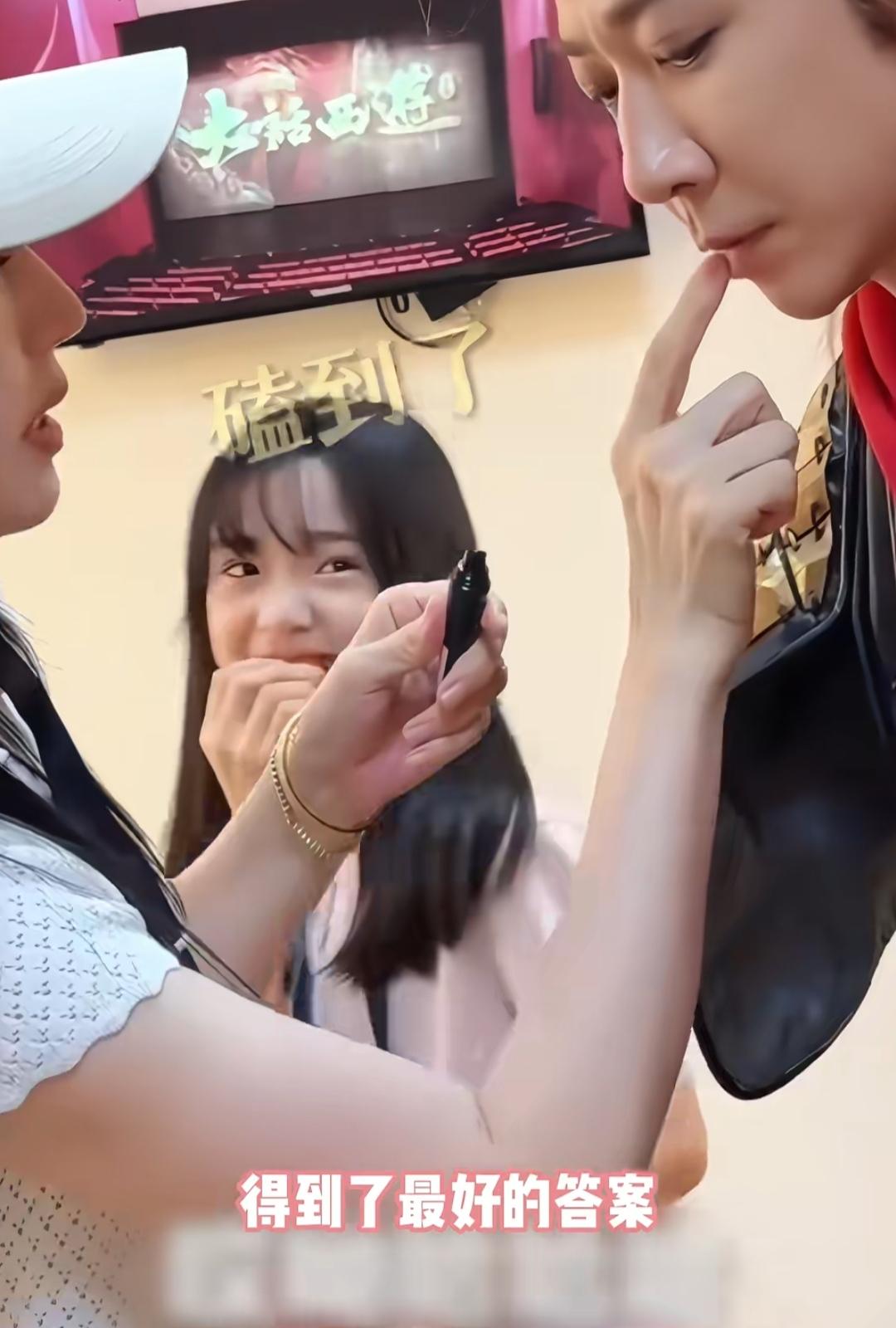 重组家庭会不会幸福？小酒窝早已给出答案父母相爱在孩子眼里其实是一种幸福，是给小孩