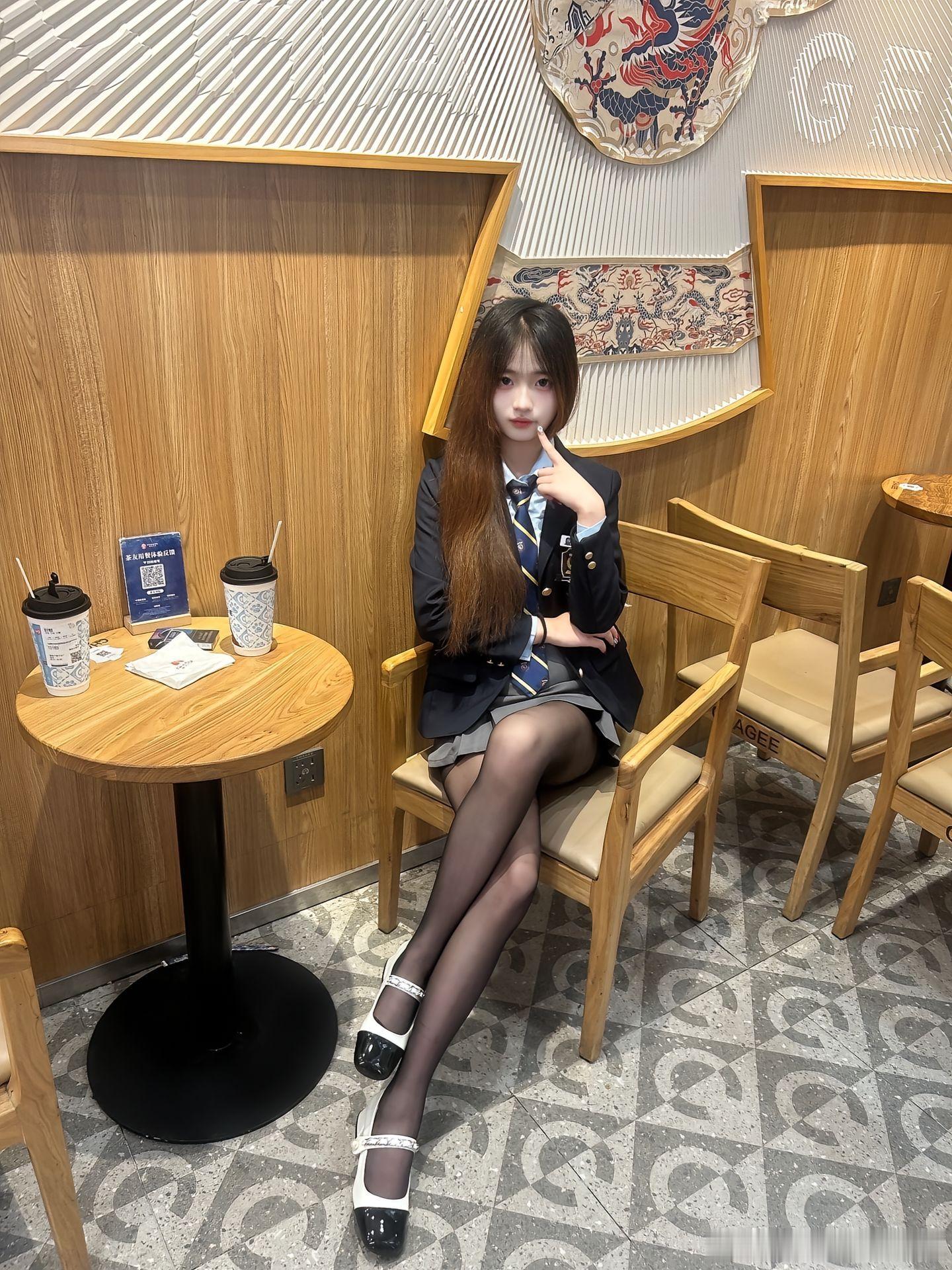 玛丽珍与丝袜的可爱穿搭～ ​​​