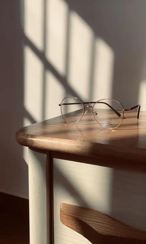 活到现在，我悟到不少道理。年轻时一心追名逐利，觉得住豪宅、开豪车才是成功。于是拼