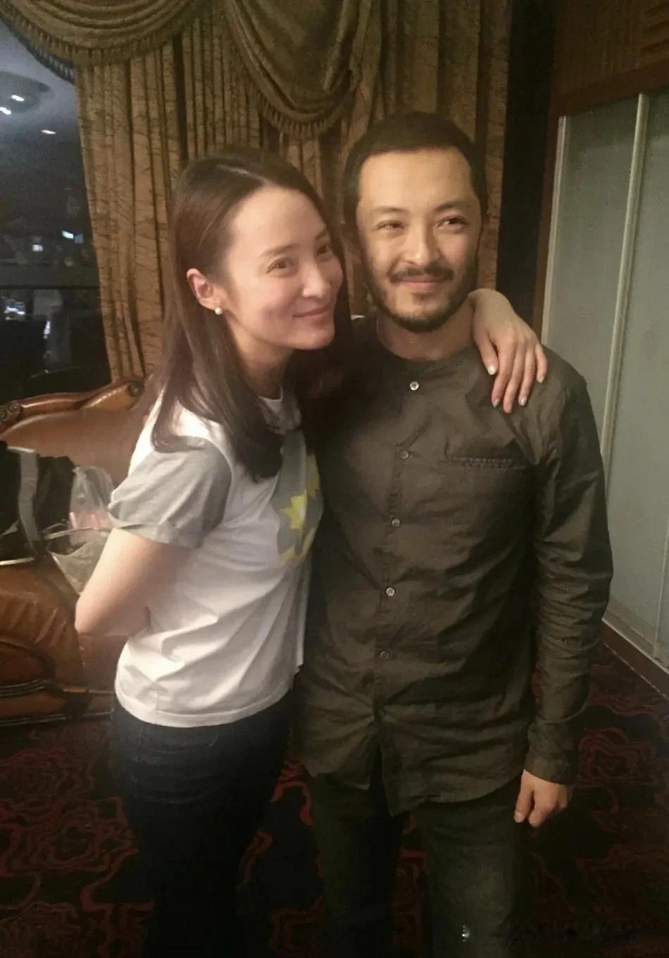 2015年4月20日，在北京电影学院94级表演系本科班聚会上的蒋勤勤和富大龙，富