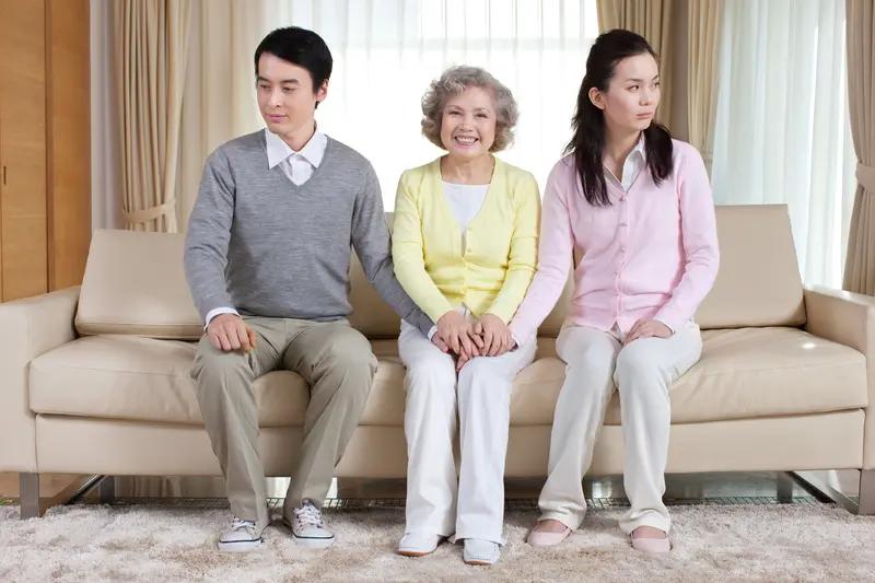 婆媳矛盾里，丈夫该维护谁这问题，答案其实很明确。很多人把婆媳不合归结为性格、三观