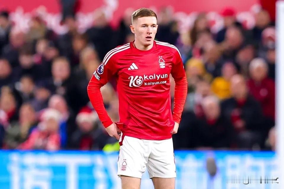 最新消息：随着卡塞米罗确定将在今夏离队，曼联已将英格兰中场埃利奥特·安德森列为头