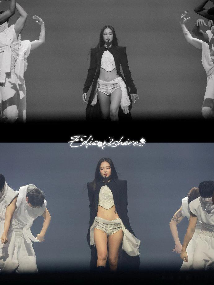 下次别让JENNIE做这些   全场找熟人的样子像极了我去陌生饭局的状态 