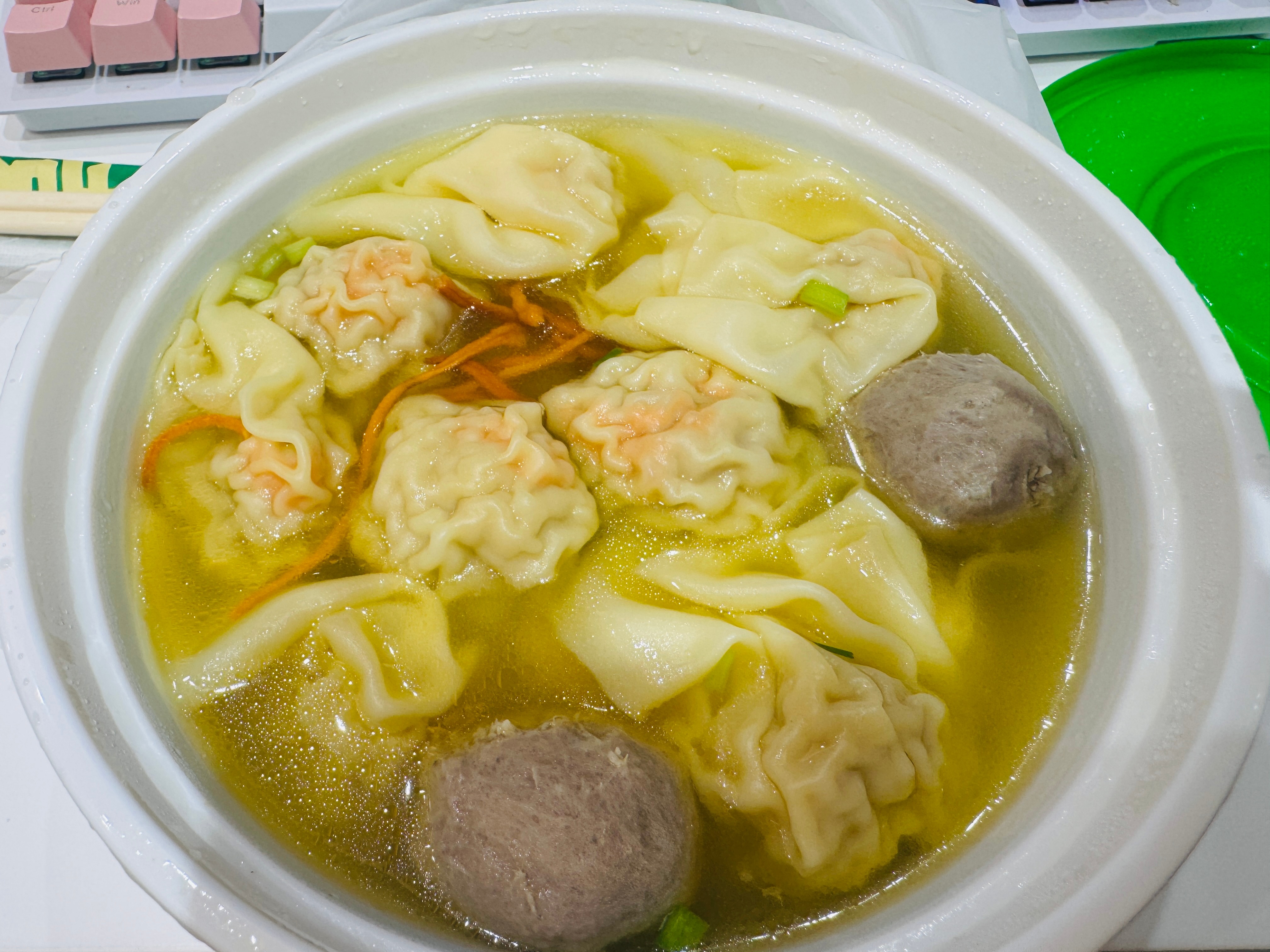 下雨 雨伞落在办公室淋成落汤鸡 