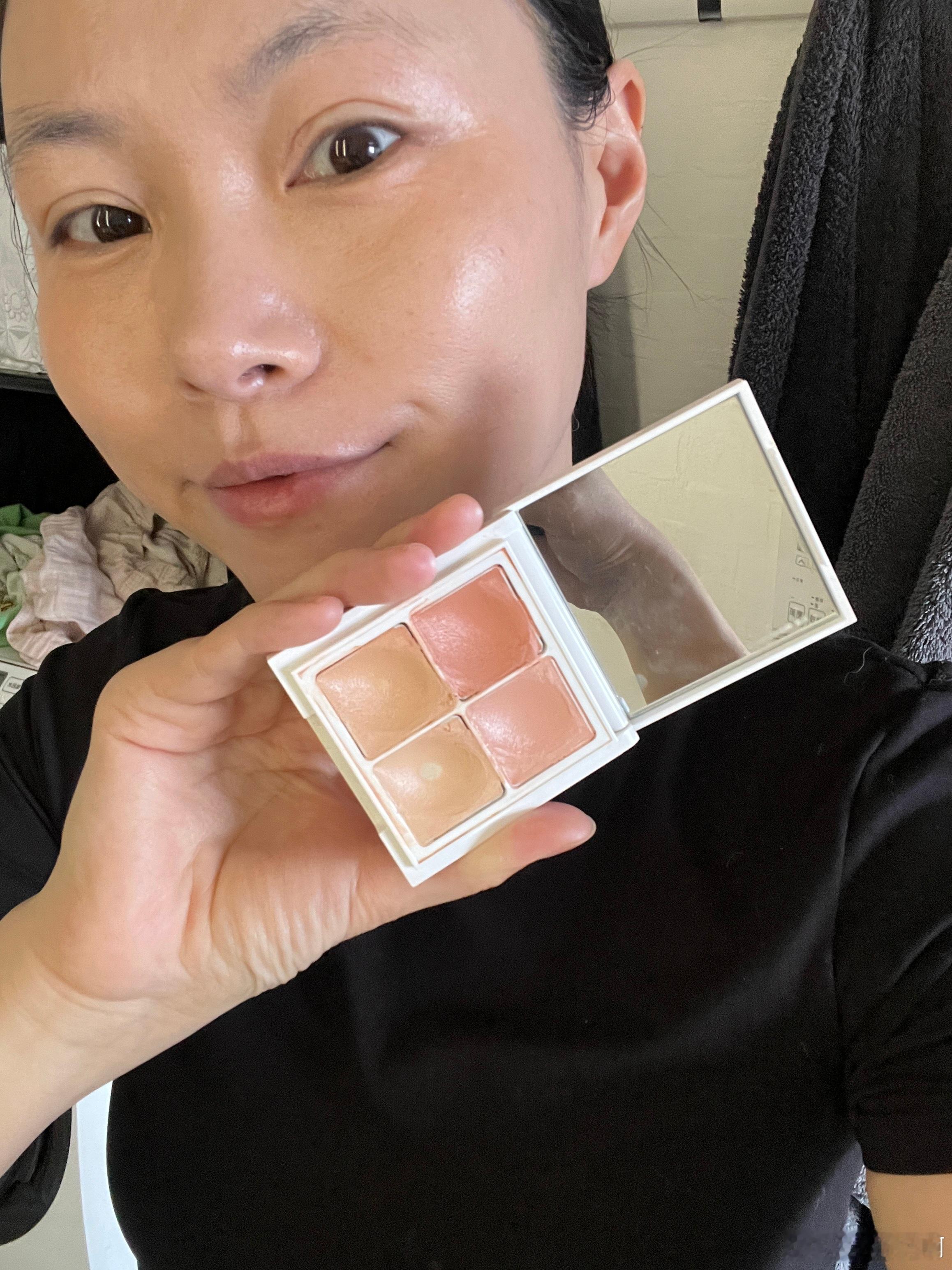 自从用自己的底妆盘后皮肤越来越好。完全没有底妆会给皮肤带来堵塞长痘的烦恼 