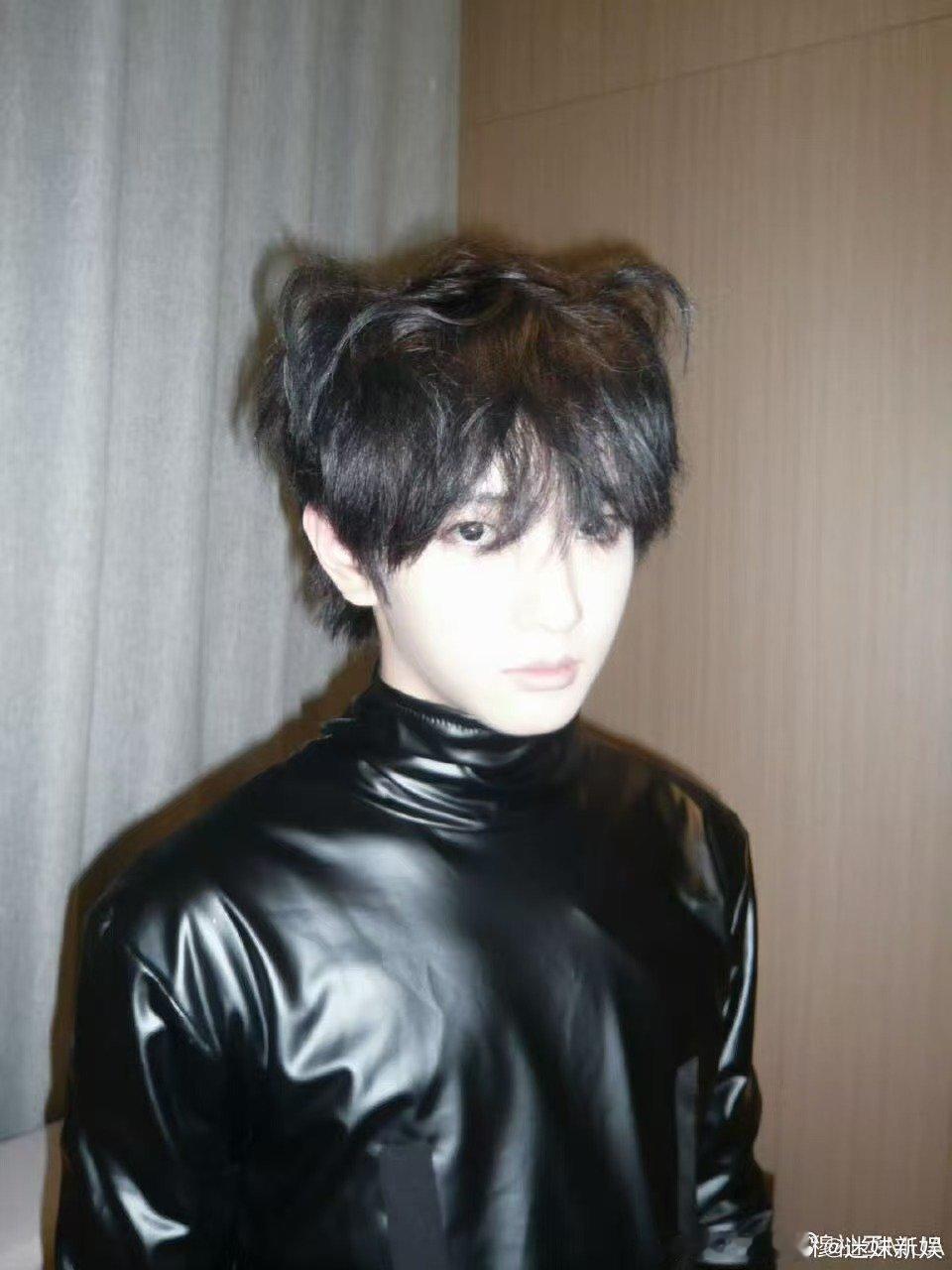 穆祉丞卸头盔后长了耳朵穆祉丞卸了头盔后长了耳朵穆祉丞卸了头盔后长了耳朵，萌， 