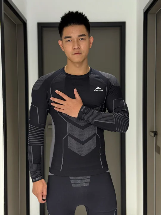 今天是黑皮男孩