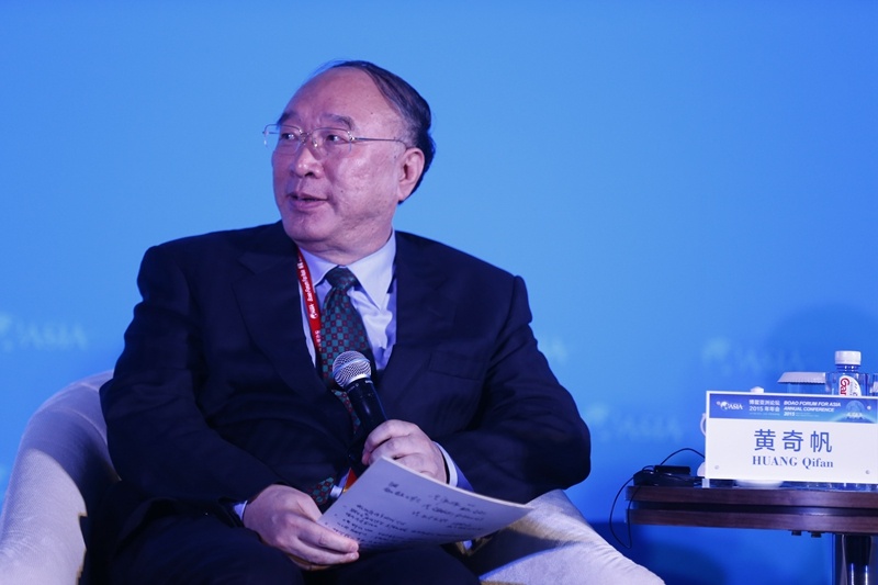 被调查的黄奇帆，被媒体誉为“最懂经济的市长”，退休后依旧经常出席各种论坛，下面是