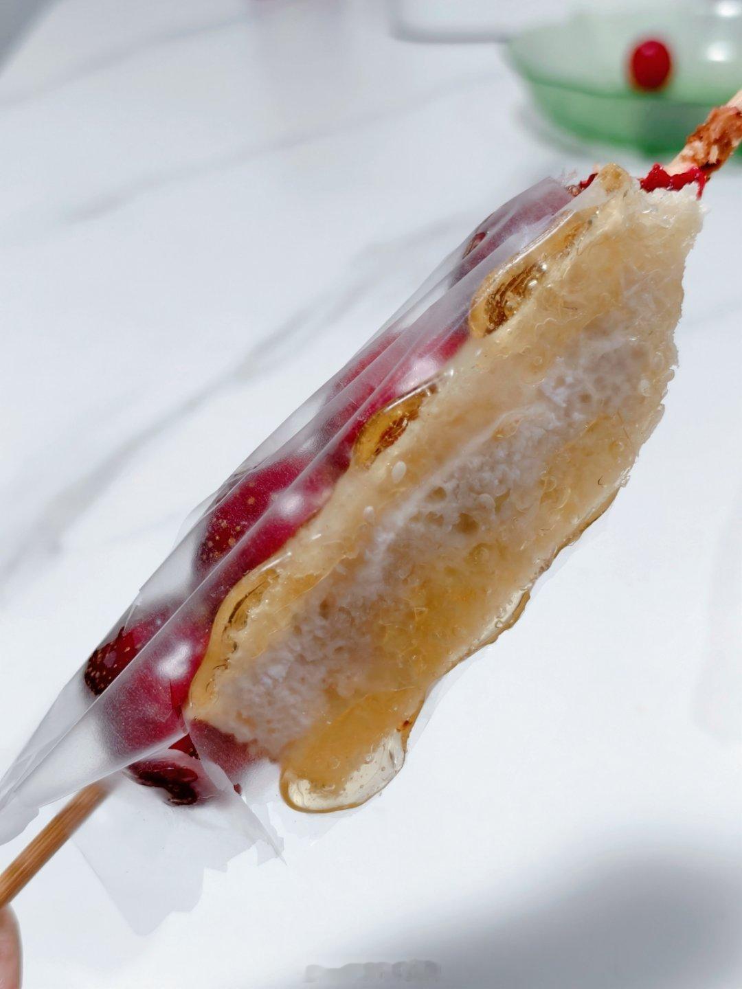 沾大狗的光吃上了奶皮子糖葫芦。讲真，对吃传统奶皮子长大的我来说实在没啥新鲜的生活