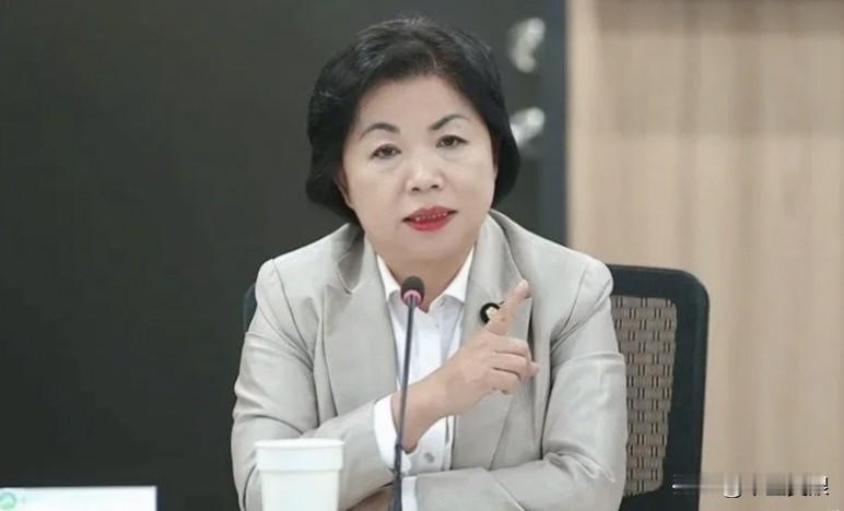 昨日，民众党台中市党部主委陈清龙表示“民众党有可能征召柯文哲参选台中市长”，国民