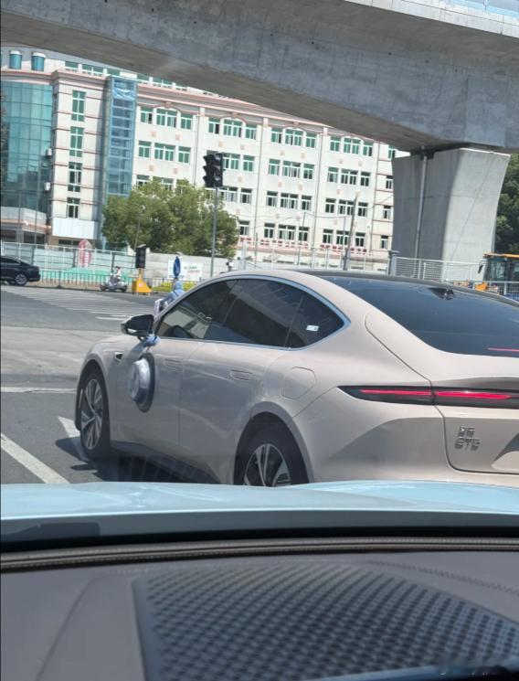 这是怎么个意思？[笑cry] ​​​