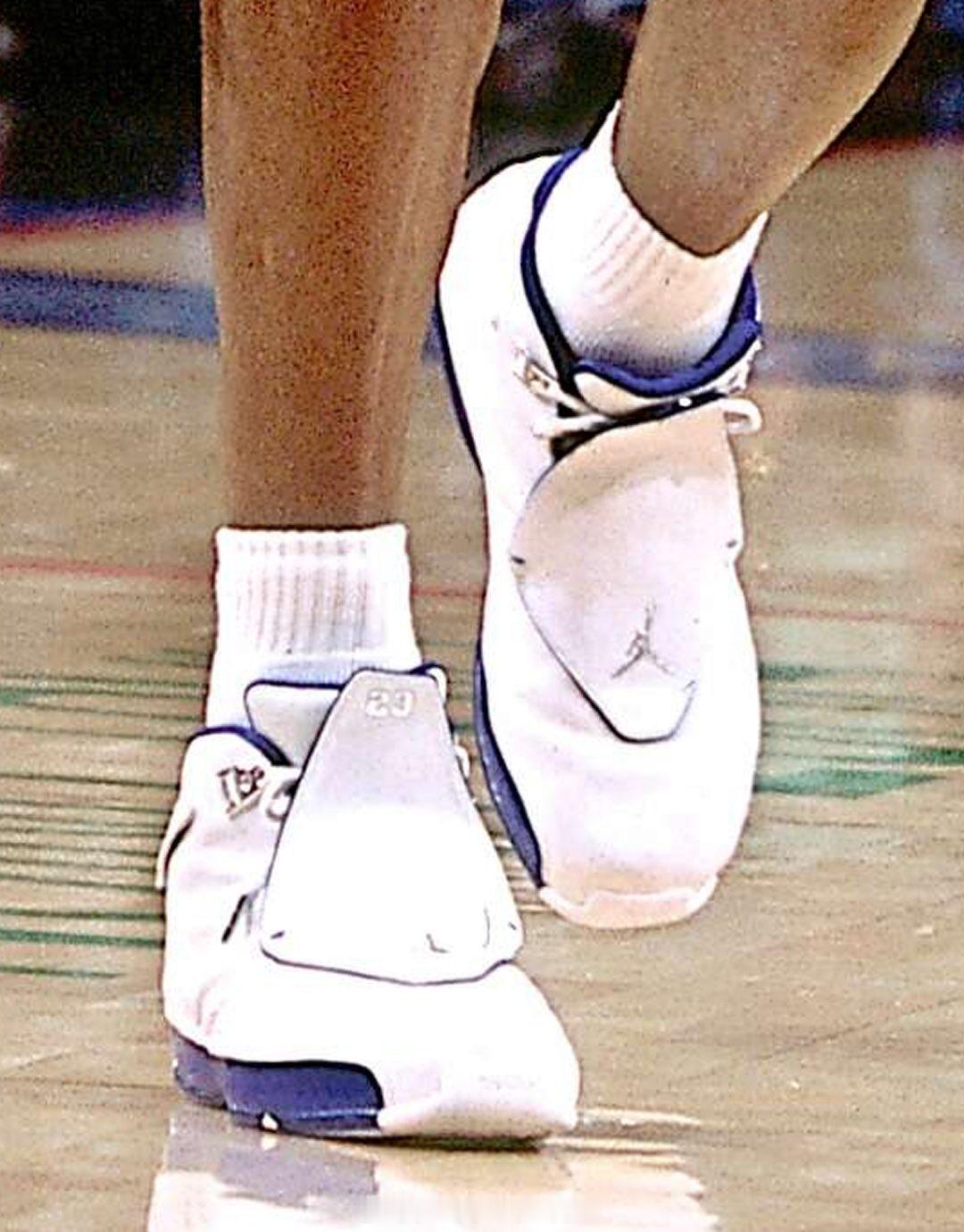 23年前的今天，迈克尔·乔丹脚穿 Air Jordan 18 "White/Sp