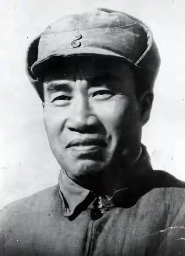 有一次，朱德坐火车时提出慰问一下司机。然而，当满身污垢的司机见到朱老总后，竟然叫