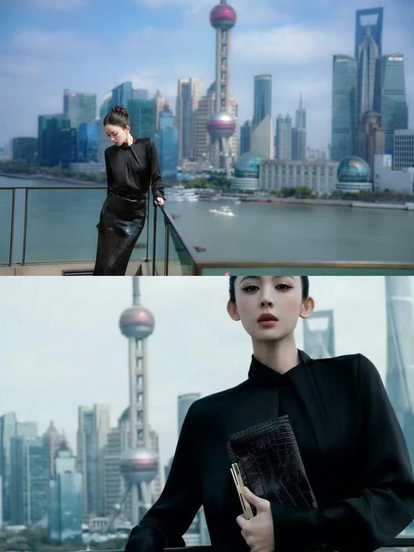 谁能懂娜扎这组江边随手拍有多惊艳！
伫立浦江岸边氛围感直接拉满，繁华地标东方明珠