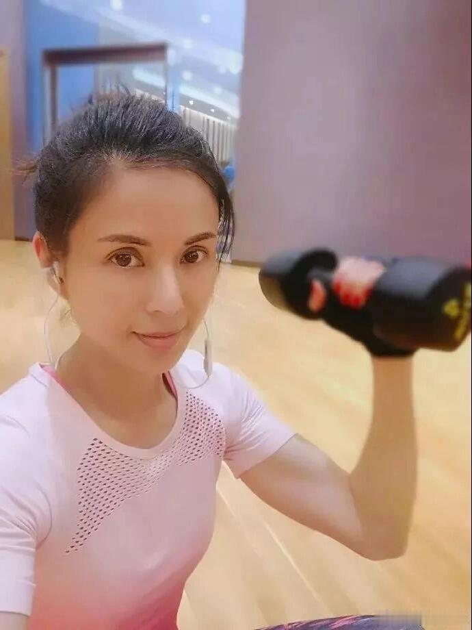 李若彤新剧还原大内密探零零发造型李若彤曝当年化了20多个妆周星驰才满意 20多个