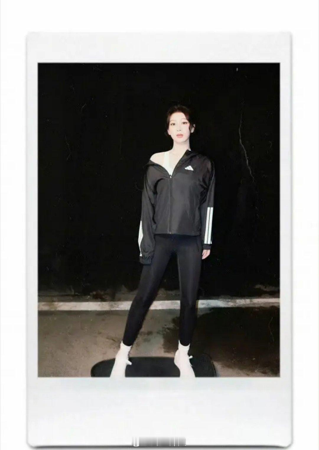 来看看杨紫的阿迪推广图，表现力怎么样？ 