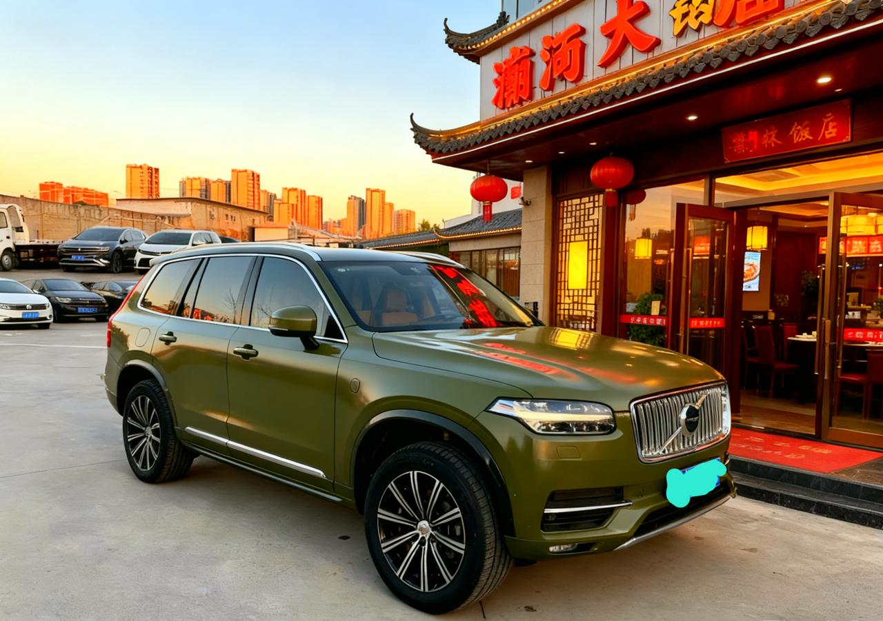 准确的说，这位女性网友其实很有想象力，因为她改的这个颜色确实是很有意思。如果一些