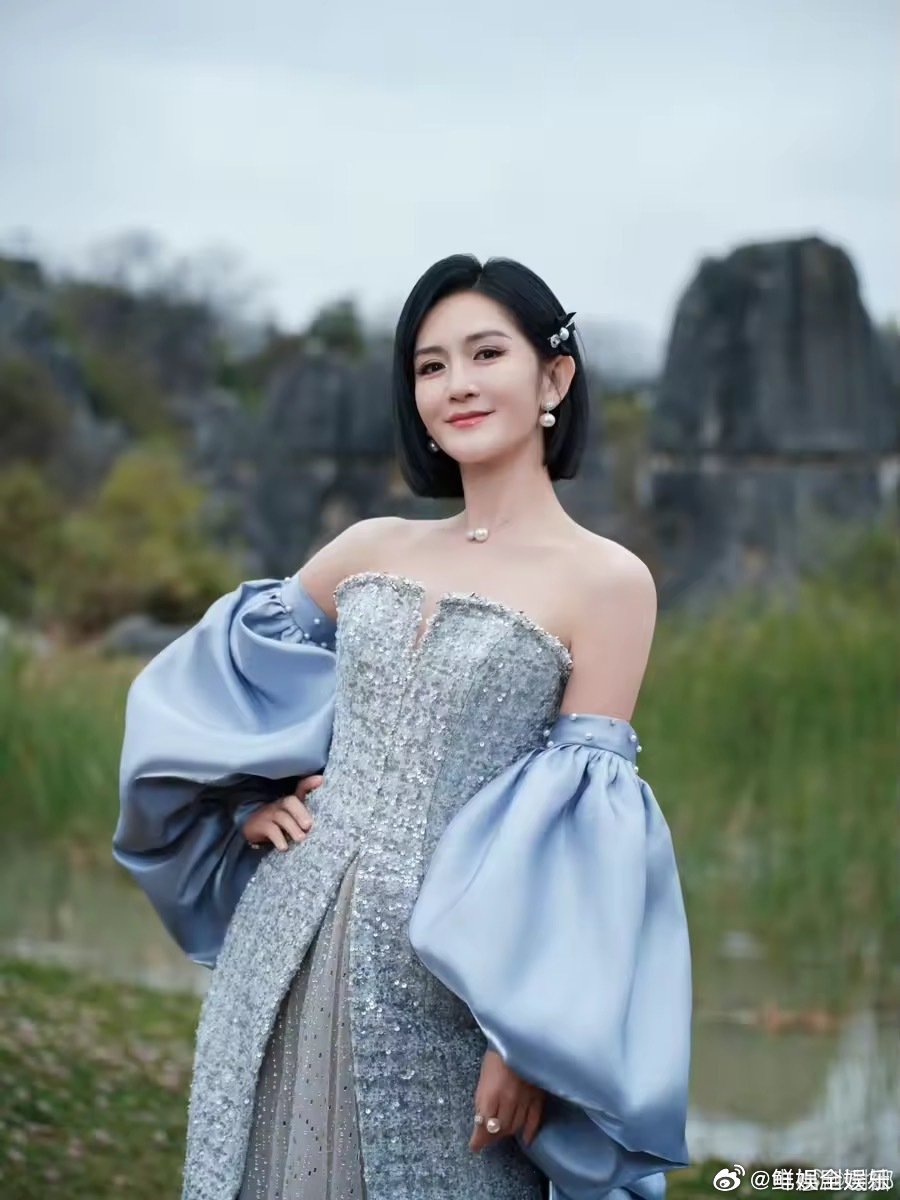 谢娜买家秀得到了胡歌认可乘风2025看到谢娜和胡歌这波互动，我直接被圈粉。谢娜的