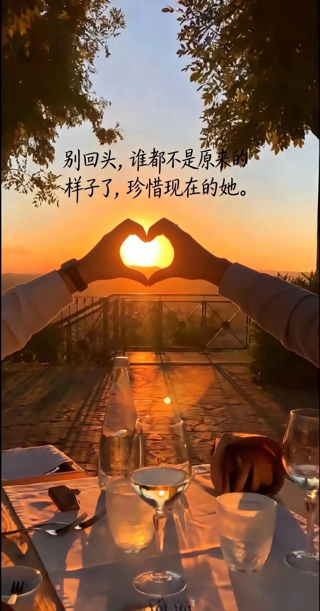 下面哪个节日不是传统节日1.中秋节2.端午节3.清明节4.国庆节5.元宵节 