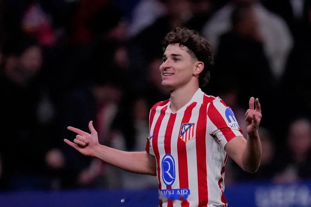 邮报记者IK消息，阿森纳正探索今夏收购阿尔瓦雷斯的可能性，枪手去年夏天以6350