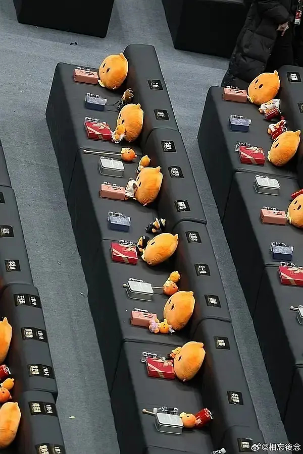 微博之夜座位三座变两座，什么情况啊 