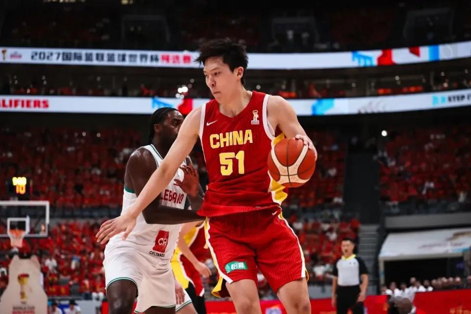 中国男篮核心宣告换代杨瀚森一记绝杀，宣告中国男篮核心宣告换代！篮下要位，接球转身