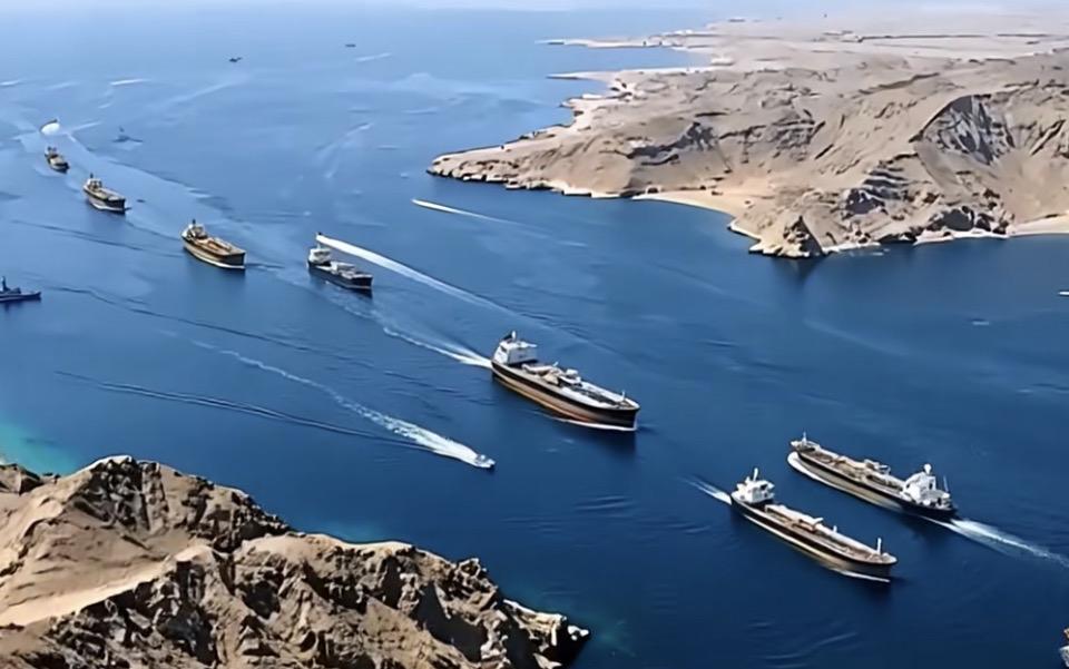 壮观的海上船队，穿越碧蓝的海域，尽显航海魅力！