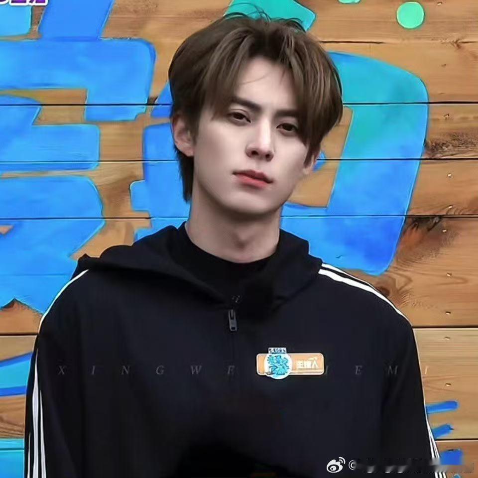 王鹤棣扫楼随地大小演 良梦系统的BUG警报声成了扫楼的意外彩蛋，王鹤棣宋茜被惊到