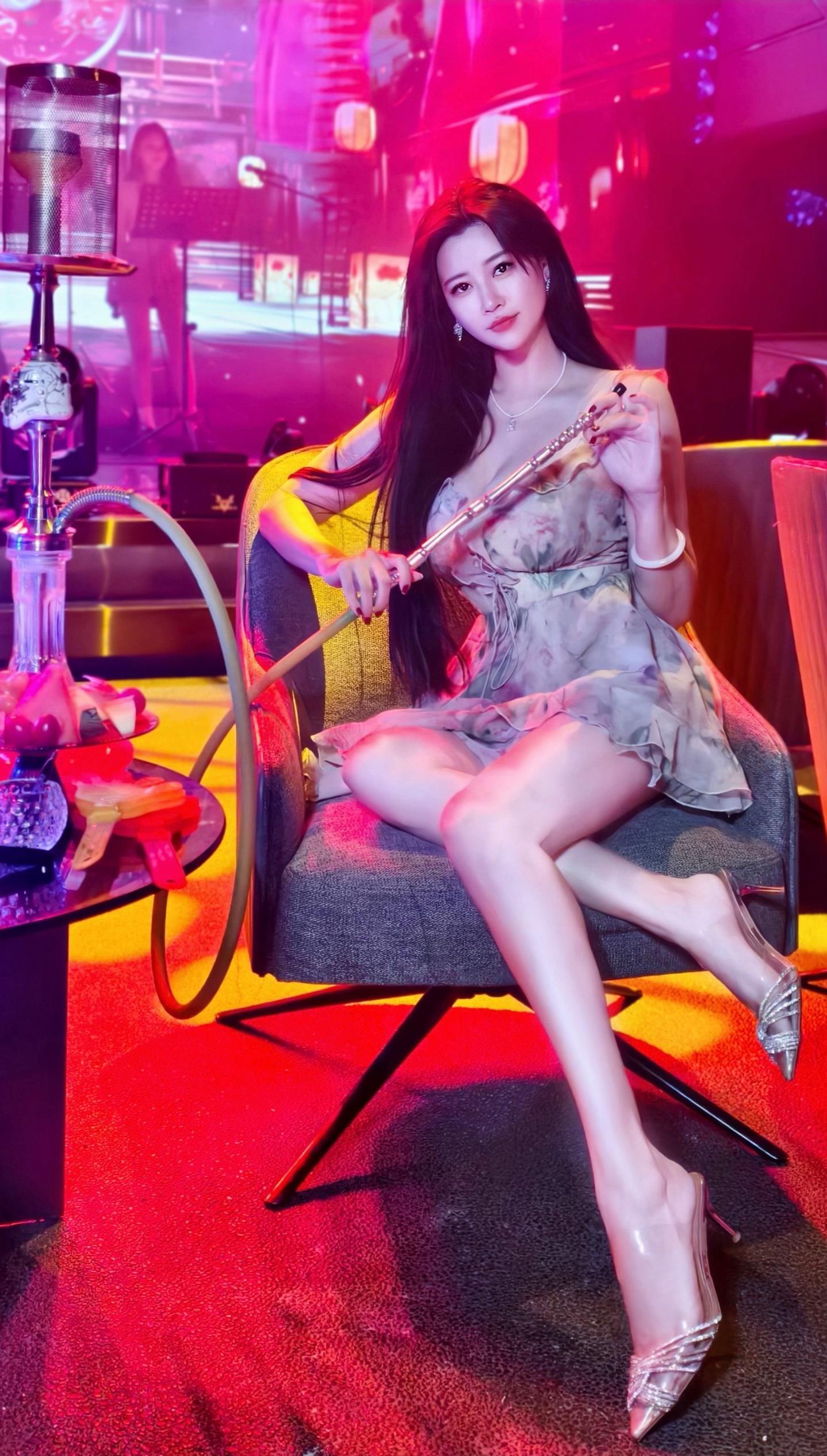 嗯 只许州官放火 不许百姓点灯。